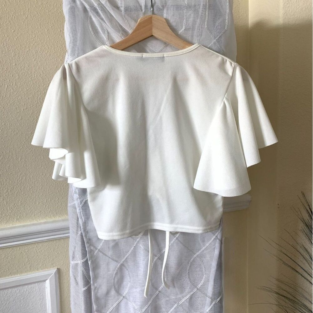 PrettyLittleThing White Ruched Crop Top with Adjustable Drawstring - Picture 2 of 9